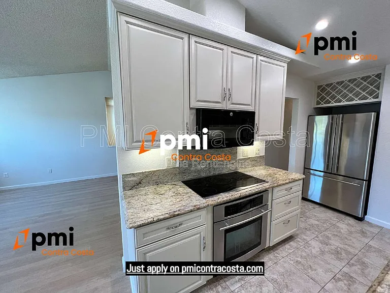 409 Camelback Rd — Photo 6