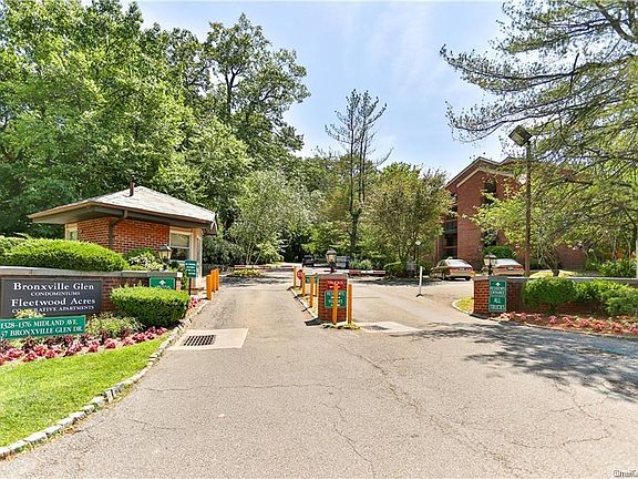 2nd image of 35 Bronxville Glen Dr #11
