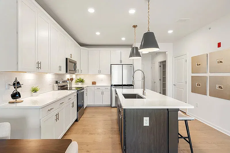 1 bed, 1.0 bath, 1027 sqft, $1,950 — Photo 4