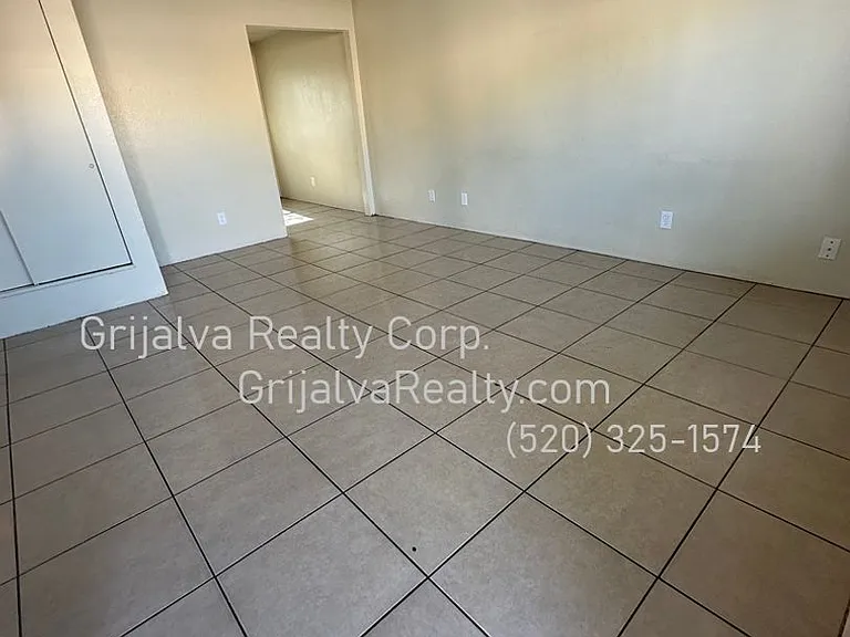 3529 E Monte Vista Dr #G-J — Photo 3