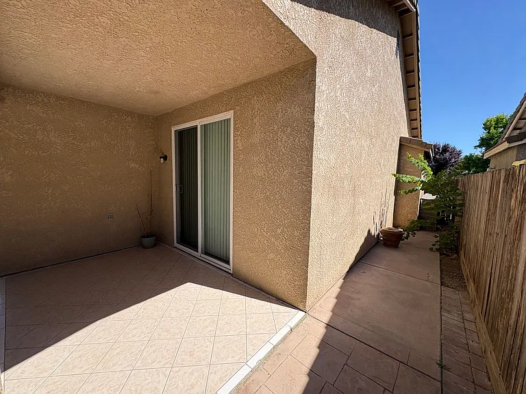 722 W James Ct — Photo 49