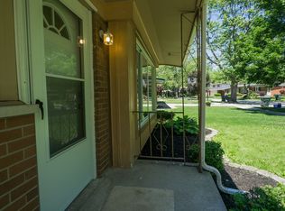 818 N Rainbow Dr, Glenwood, IL 60425