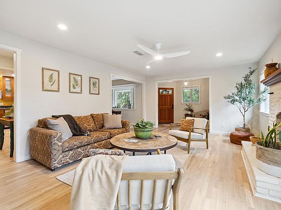 3rd image of 66 Taormina Ln