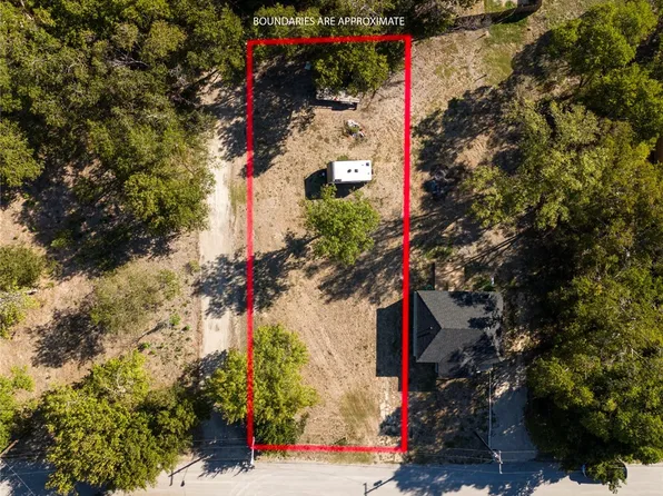318 N Douglas St, Mart, TX 76664