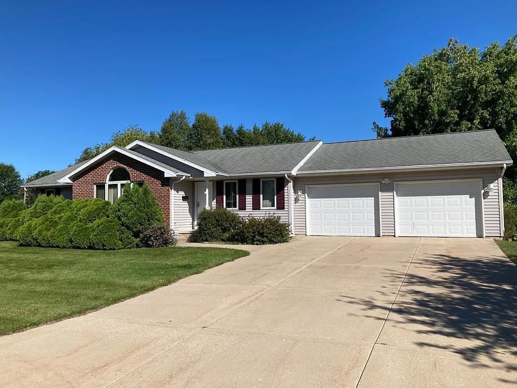 1023 Washington St, Algoma, WI 54201 Zillow