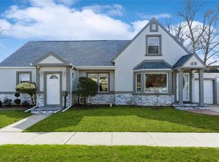 48 Dawson Dr, Valley Stream, NY 11581