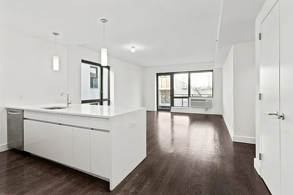 Sold by Modern Spaces | media 9