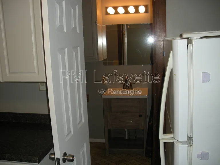 422 Asher St #B — Photo 7