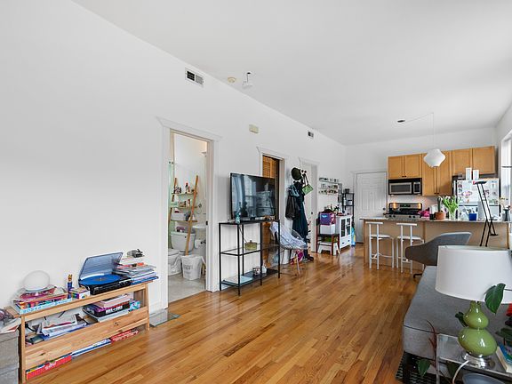 4th image of 1351 N Washtenaw Ave #2