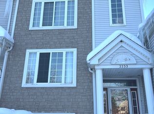 2233 Dawson Ln, Algonquin, IL 60102