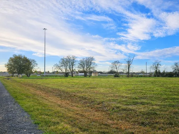 8411 Meadowlark Dr, Baytown, TX 77523