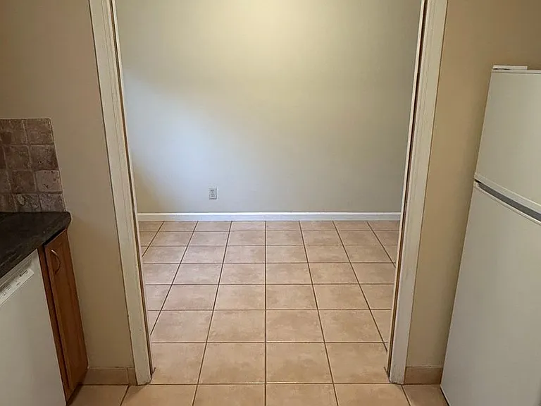 723 Menlo Ave — Photo 9