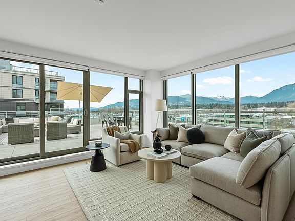 4th image of 755 Harbourside Dr #703