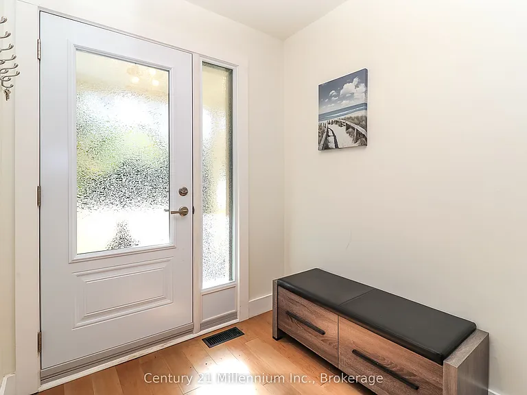 194 Escarpment Cres — Photo 5