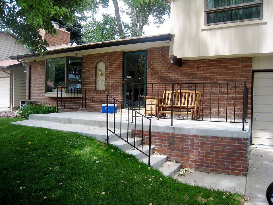 Huge porch w/storage under