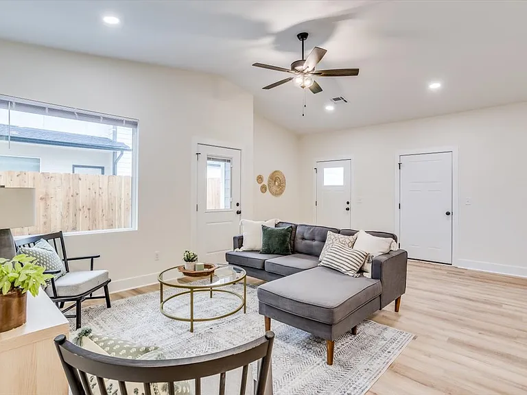 5644 E Bristol St — Photo 5