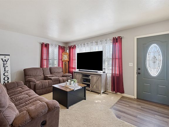 3rd image of 409 Hazel St