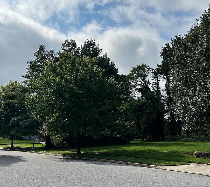 2nd image of 9 Longwood Ln