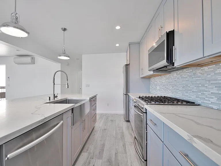 113-115 Monterey Blvd #117 — Photo 6