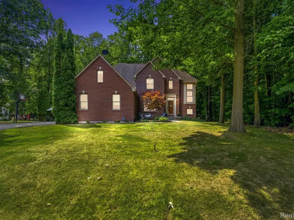 9293 Oakview Dr, Swartz Creek, MI 48473