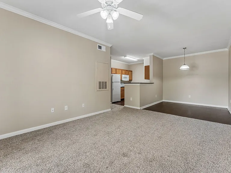 Point Royale Apartments — Photo 5