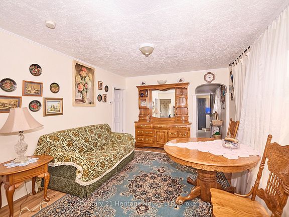 5th image of 231 Dufferin St