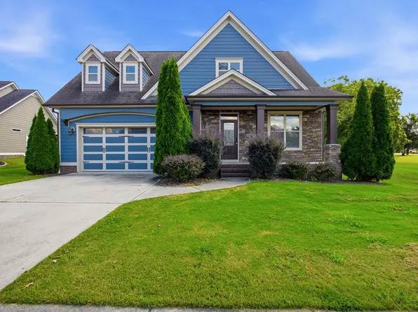 8867 Skybrook Dr, Ooltewah, TN 37363