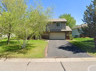 1657 Helena Rd N, Oakdale, MN 55128