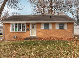704 19th St, West Des Moines, IA 50265