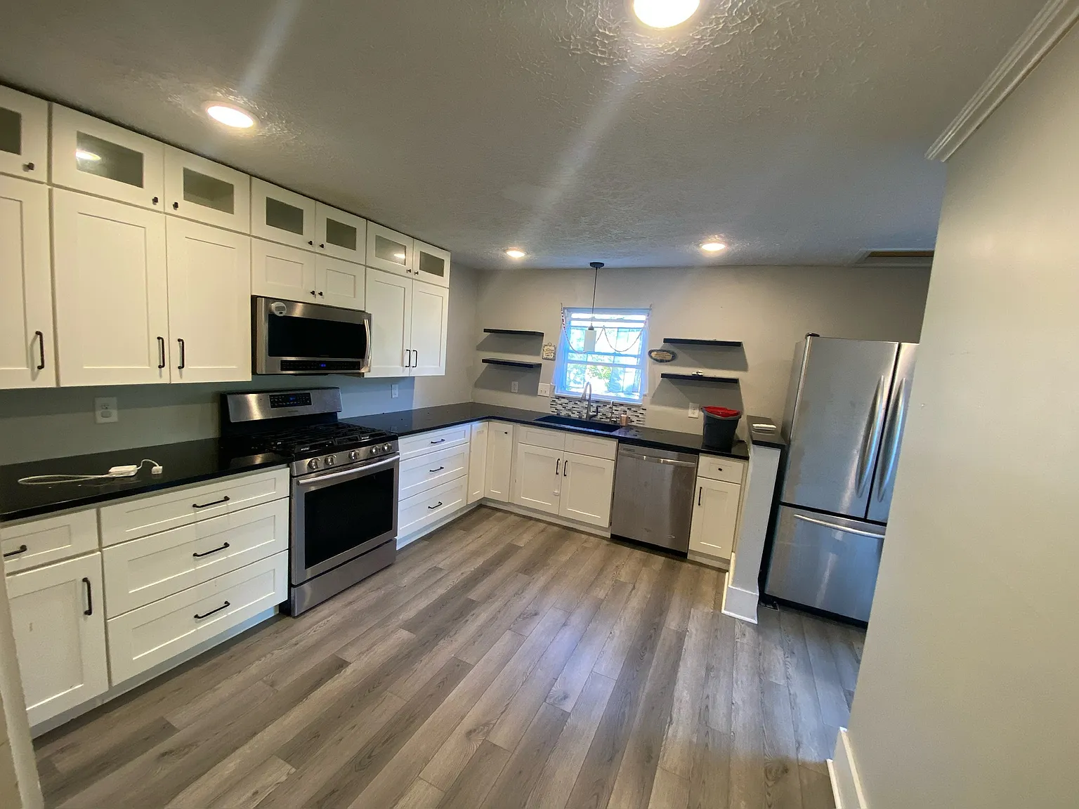 2 bed, 1158 sqft, $1,650 — Photo 3