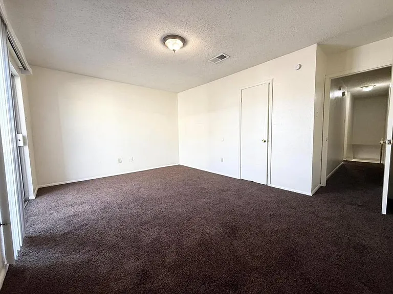 1620D Newport Pl — Photo 12