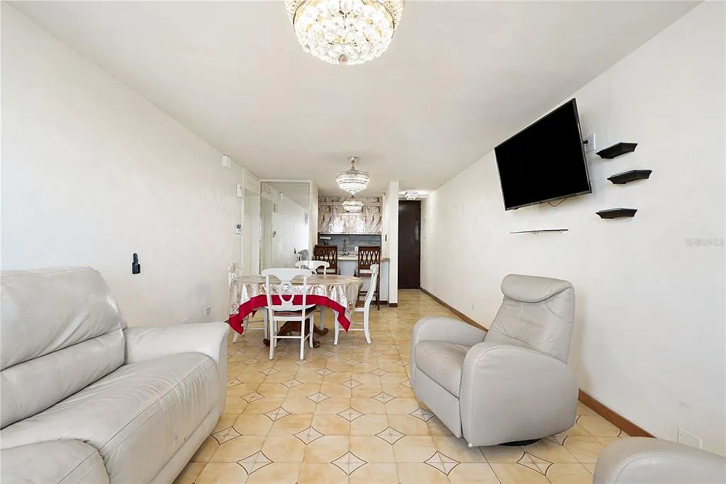 2 bed, 2.0 bath, 1121 sqft, $2,200 — Photo 3