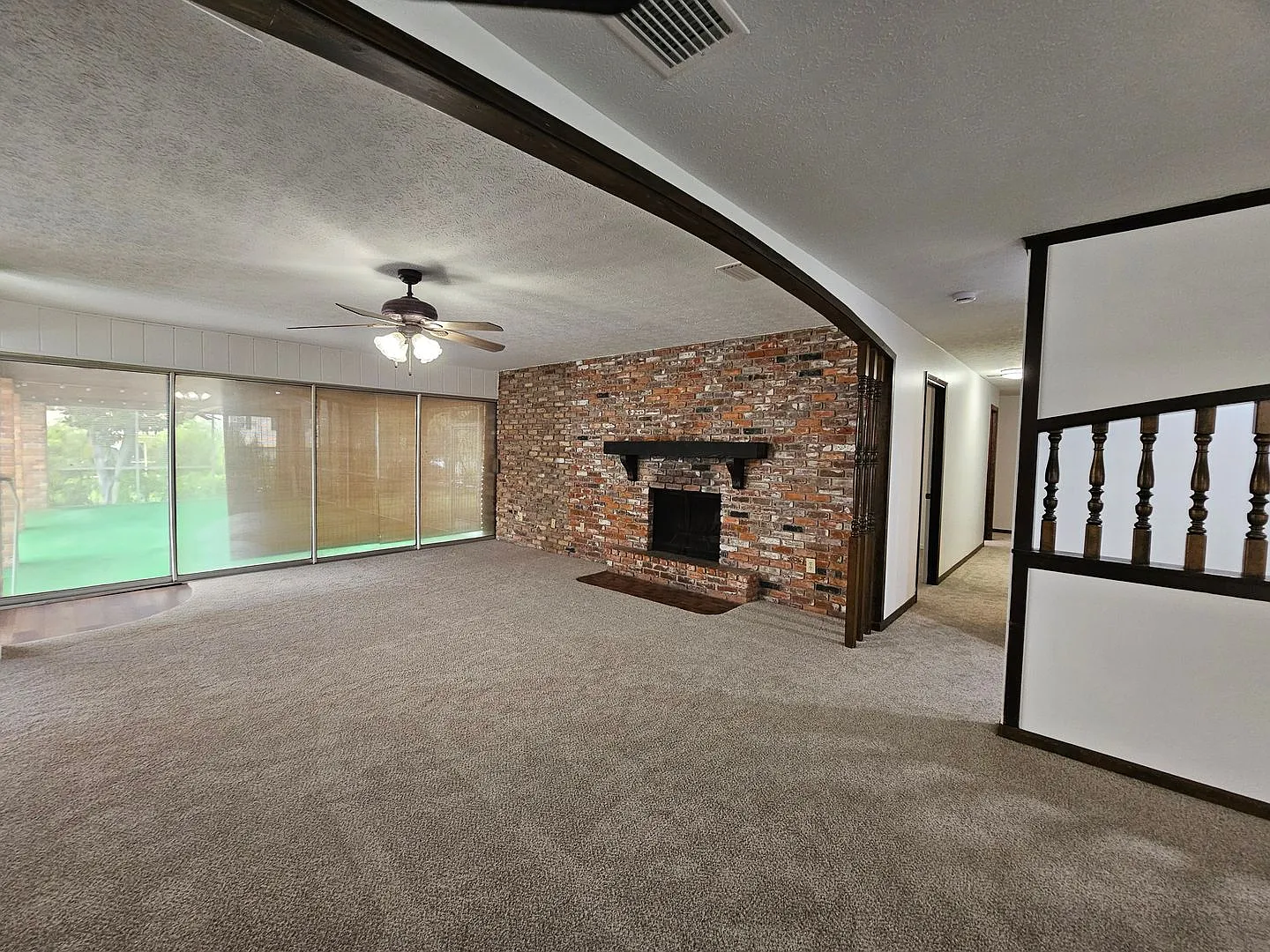 Available! Pool Home In Brandon! — Photo 4