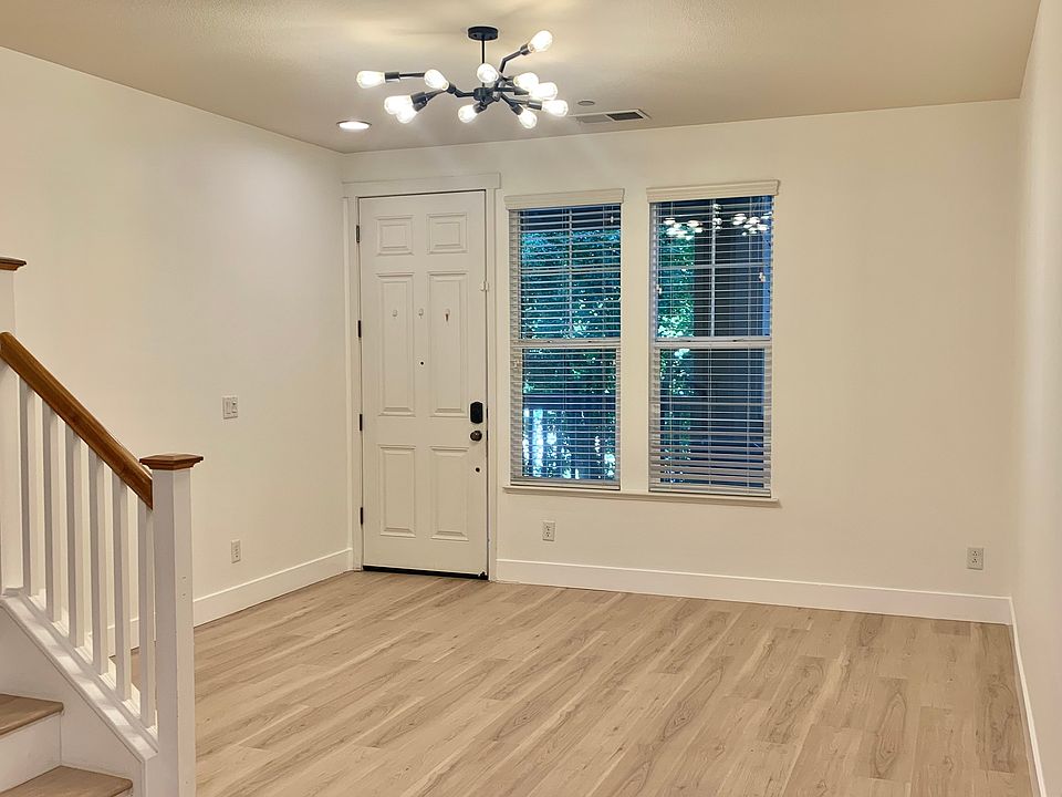 Entrance, Living room