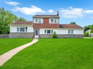 3 Melissa Ln, Old Bethpage, NY 11804
