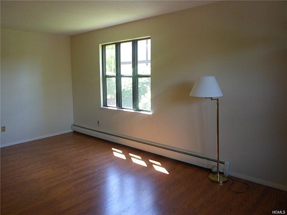 3rd image of 933 Sierra Vista Ln