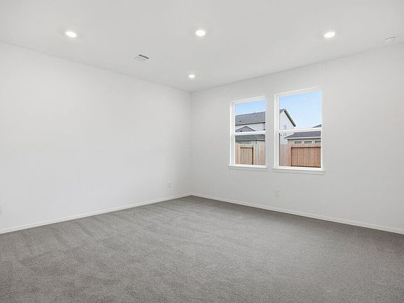 4th image of 18046 Blue Prairie Trl