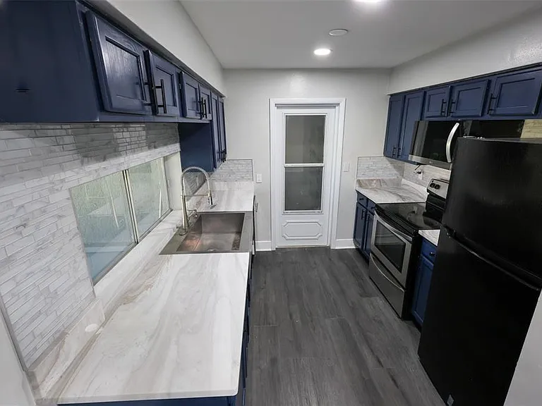 1500 Laurel Cir — Photo 4