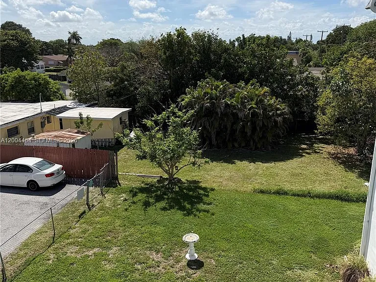 2415 Lincoln St #305 — Photo 10