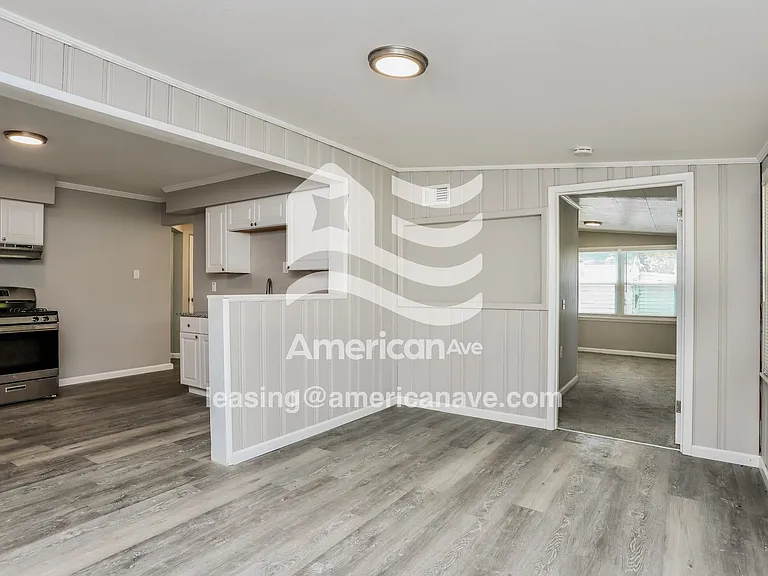 925956_003_wm_-_living_room_13214290.jpg