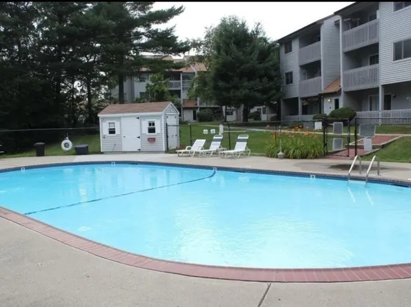 1808 Franklin Crossing Rd, Franklin, MA 02038