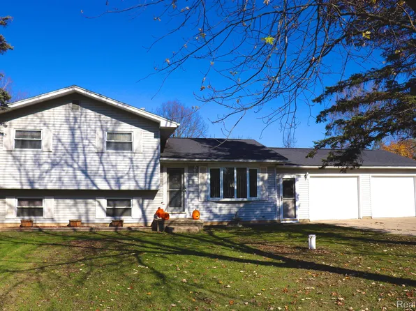 11635 Peelman Dr, Lennon, MI 48449