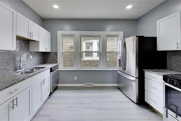 9549 S Calumet Ave — Photo 4
