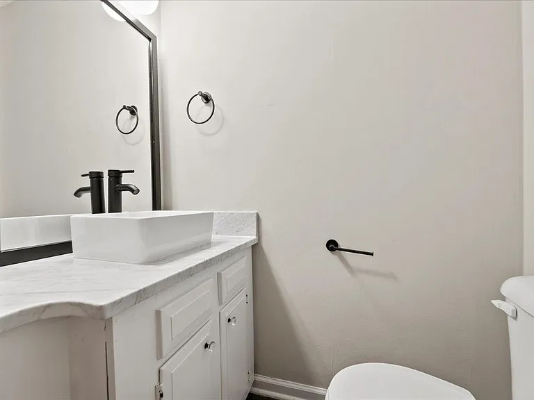 5508 Kaplan Dr — Photo 15