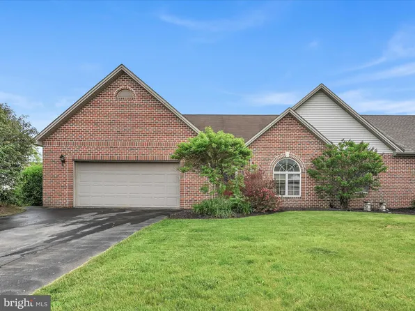 55 Fairfax Ln, Annville, PA 17003