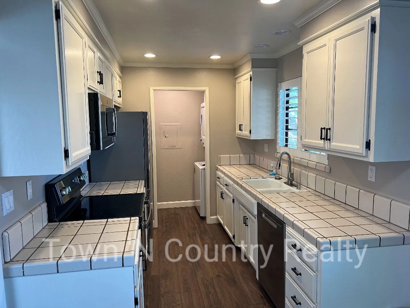 Beautiful 2-Bedroom Condo in Gated South Salinas Community Garage, Fireplace & Pool! — Photo 4