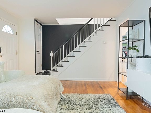 4th image of 103 Rudolph Ave