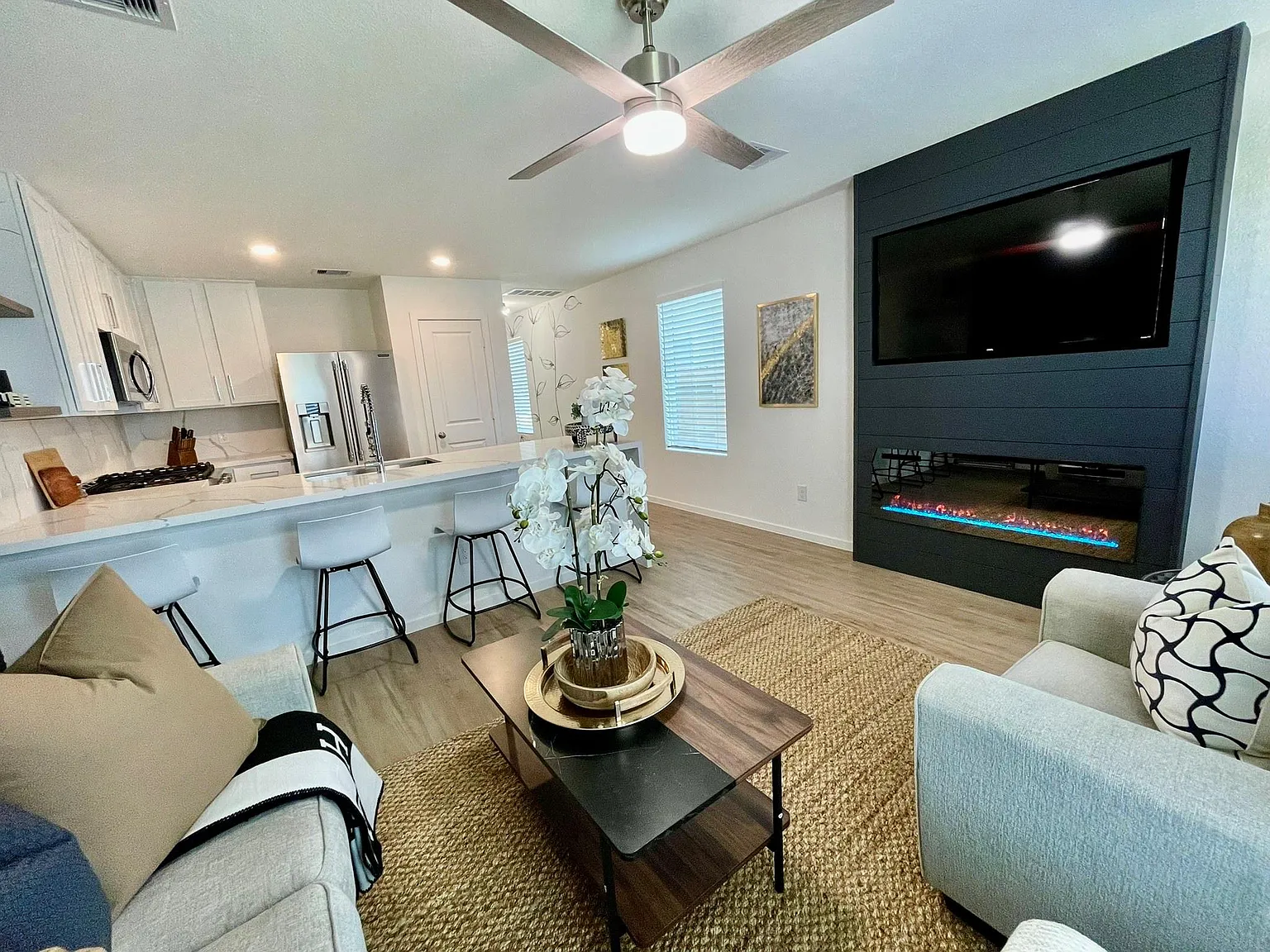 3 bed, 2.5 bath, 1189 sqft, $2,195 — Photo 1