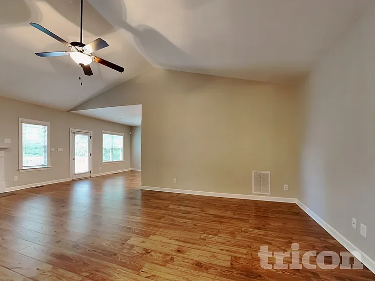 189 Crystal Creek Dr — Photo 4