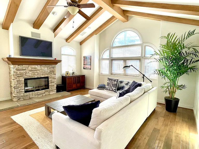 1716 Stanford Ave — Photo 3